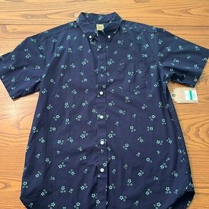 Short sleeve button up